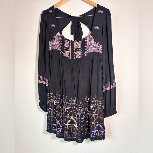 Free People RHIANNON EMBROIDERED PEASANT MINI DRESS BLACK - Picture 2 of 15